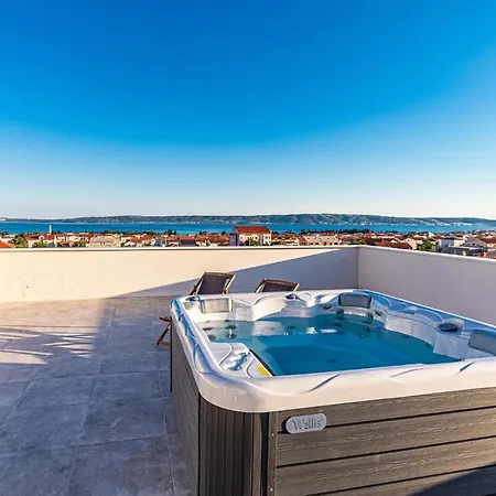 Feriehus Beach Front Home In Kastel Luksic With Sauna *