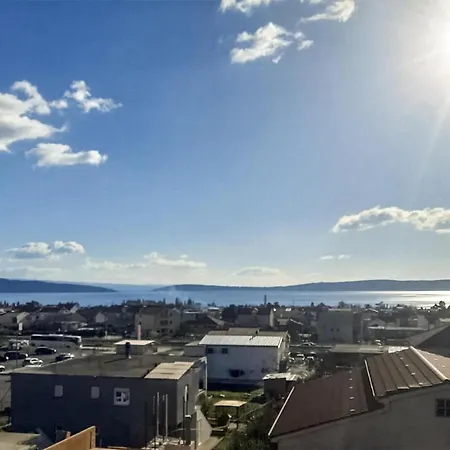 Feriehus Beach Front Home In Kastel Luksic With Sauna
